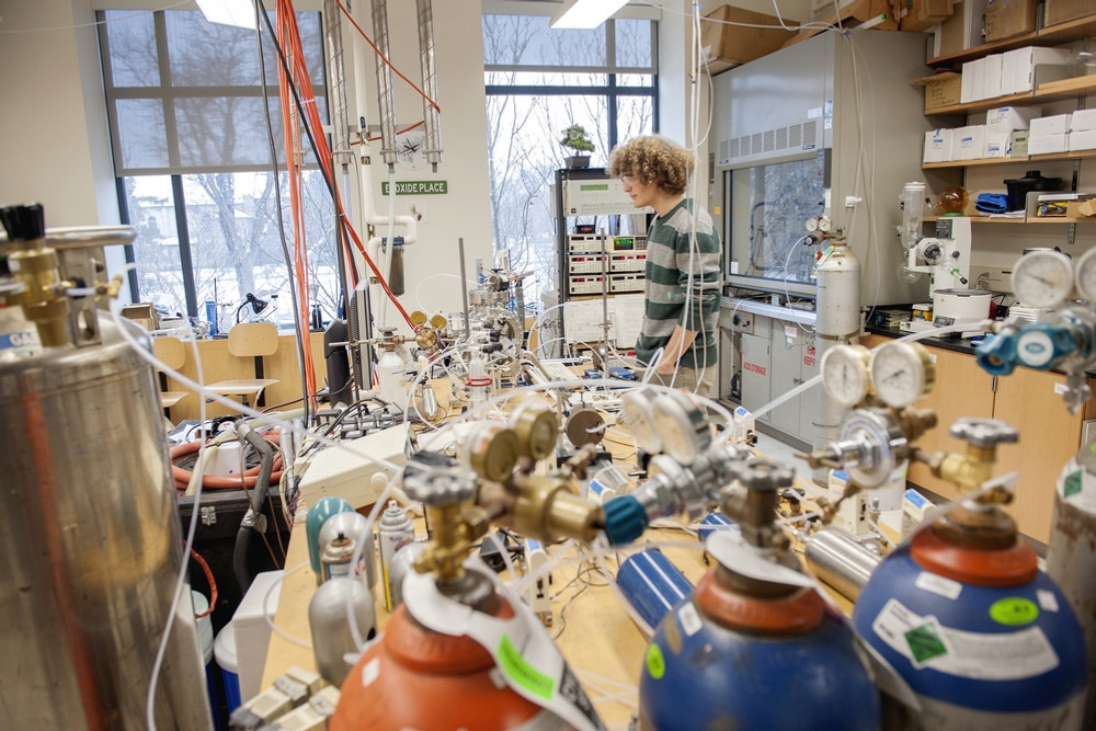Chemistry major William Dresser '19 uses Professor Mathew Elrod's biochemistry lab to conduct atmospheric research, a study that looks closely at compounds in the environment.