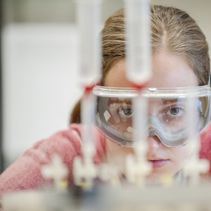 Natasha Powell ‘20 wearing safety goggles.
