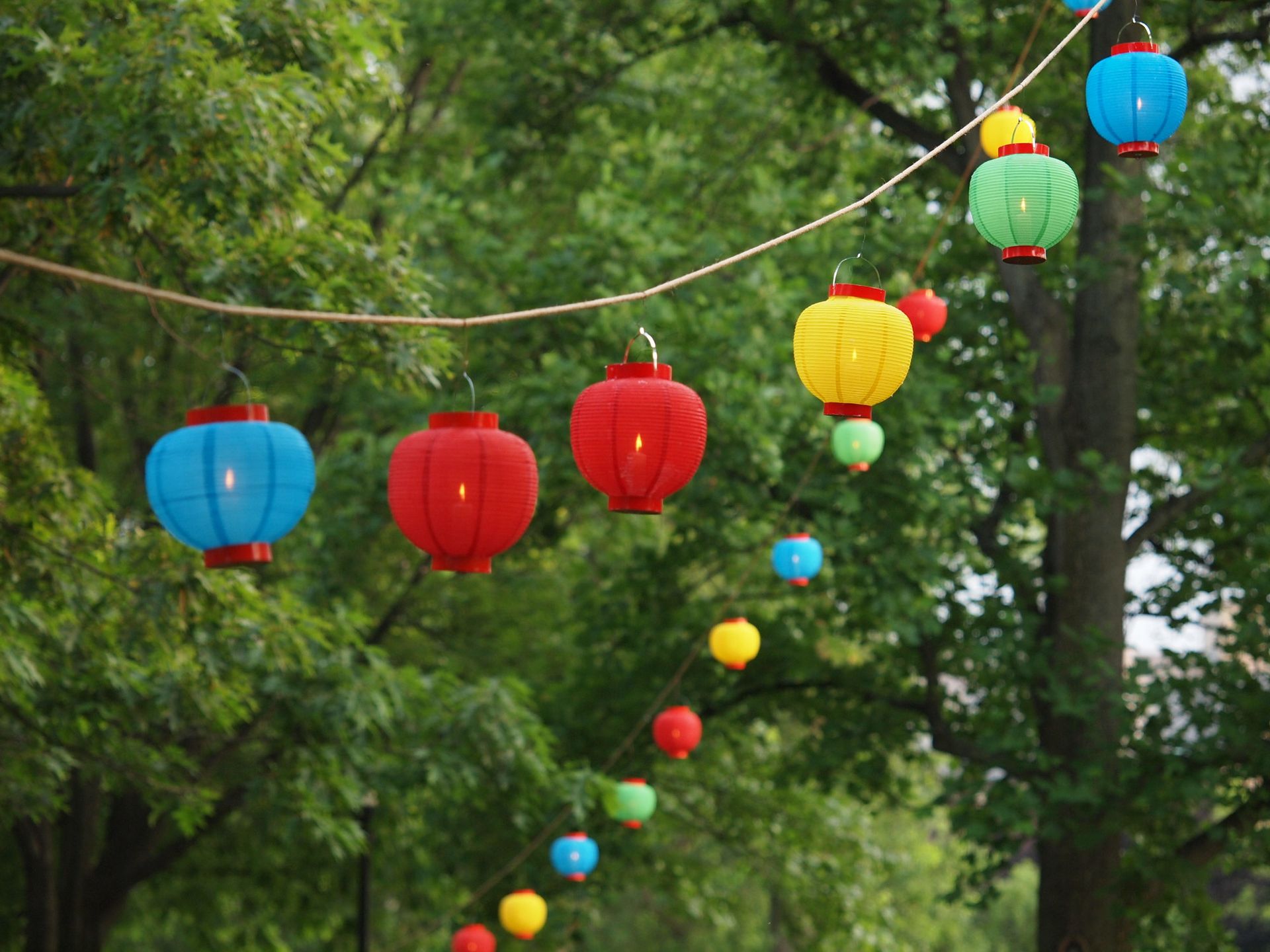 Two hanging ropes with lanterns on them.