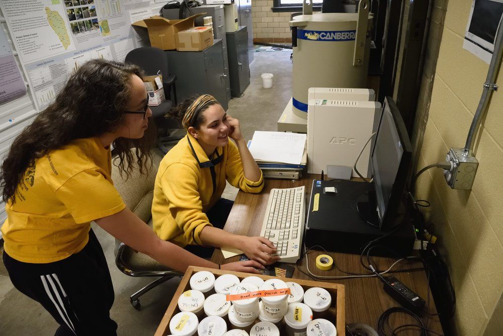 Zoe Hecht ‘21 and Emily Bermudez prepare soil samples in the geology department.