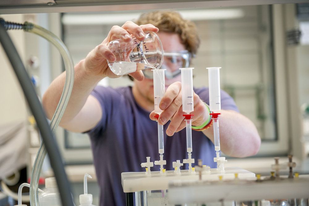 Luke Buck '21, a biochemistry major on Oberlin's premed track, performs analytical chemistry research in Professor Robert Thompson's lab.