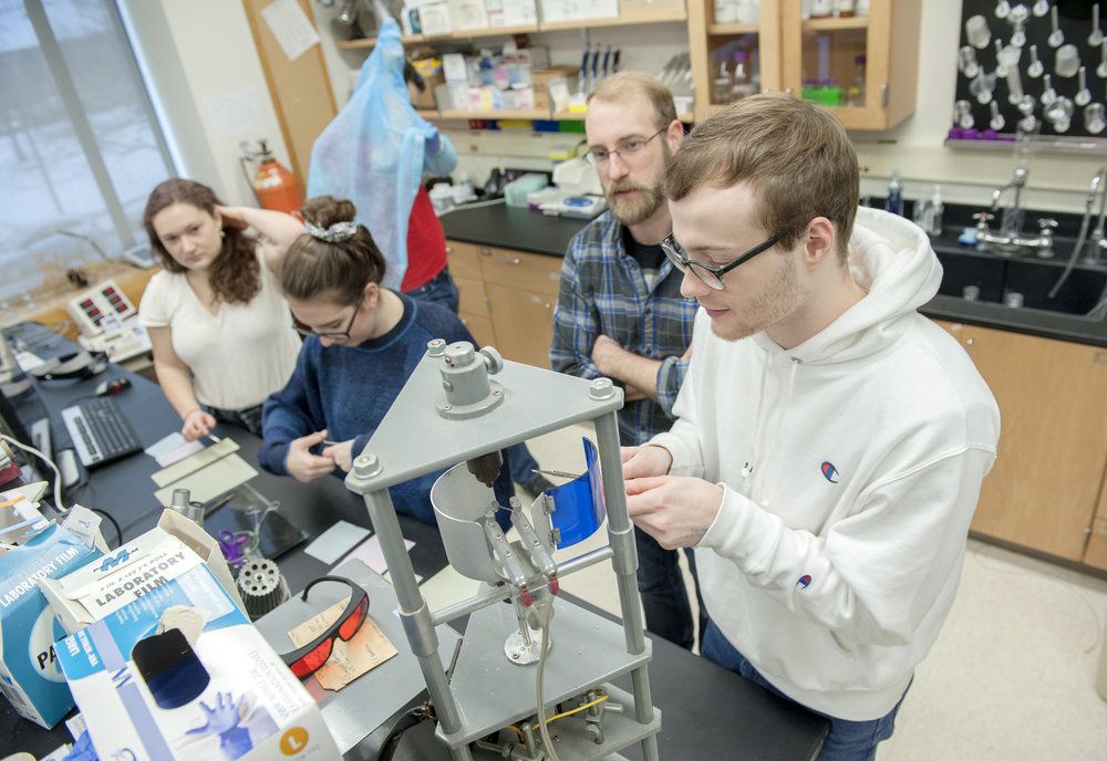 Assistant Professor of Neuroscience Chris Howard guides his winter-term students as they investigate the role of dopamine inputs and striosomes in habit formation.